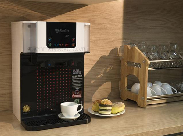 A.O. Smith Z7 gọn gàng tinh tế như chiếc máy pha cà phê trong không gian bếp