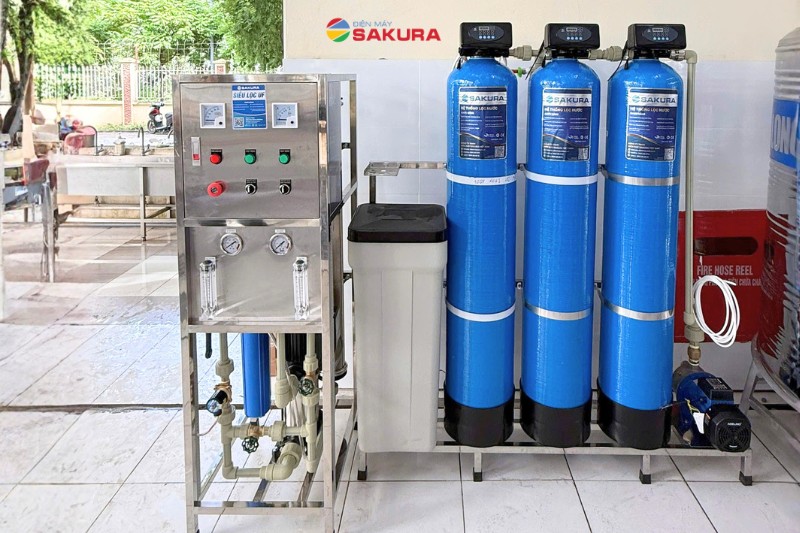 Hình ảnh lắp đặt thực tế máy lọc nước công suất lớn tại Trường tiểu học 