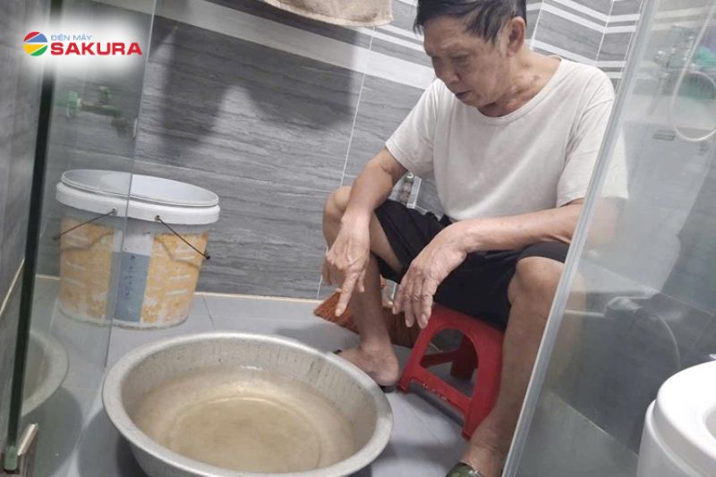 Tình trạng nước sinh hoạt bẩn tại nội thành Hà Nội